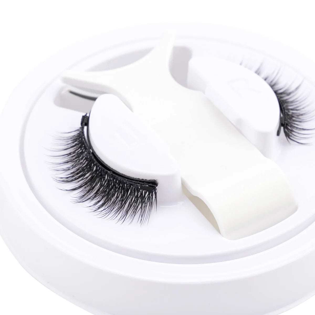 MAGNETIC EYELASH